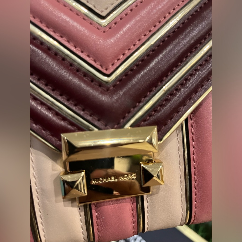 Rare❤️🔥❤️🔥EUC Michael Kors Burgundy Whitney large Quilted Chevon Flap Bag - Picture 6 of 16